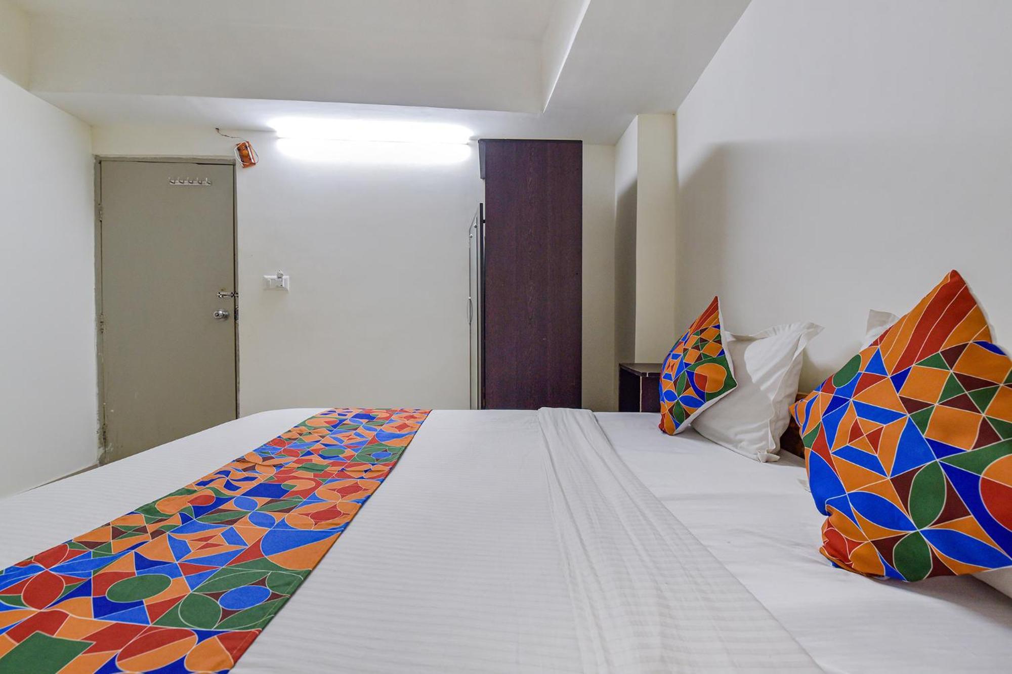 Hotel O Himalaya Inn Ахмедабад Екстер'єр фото