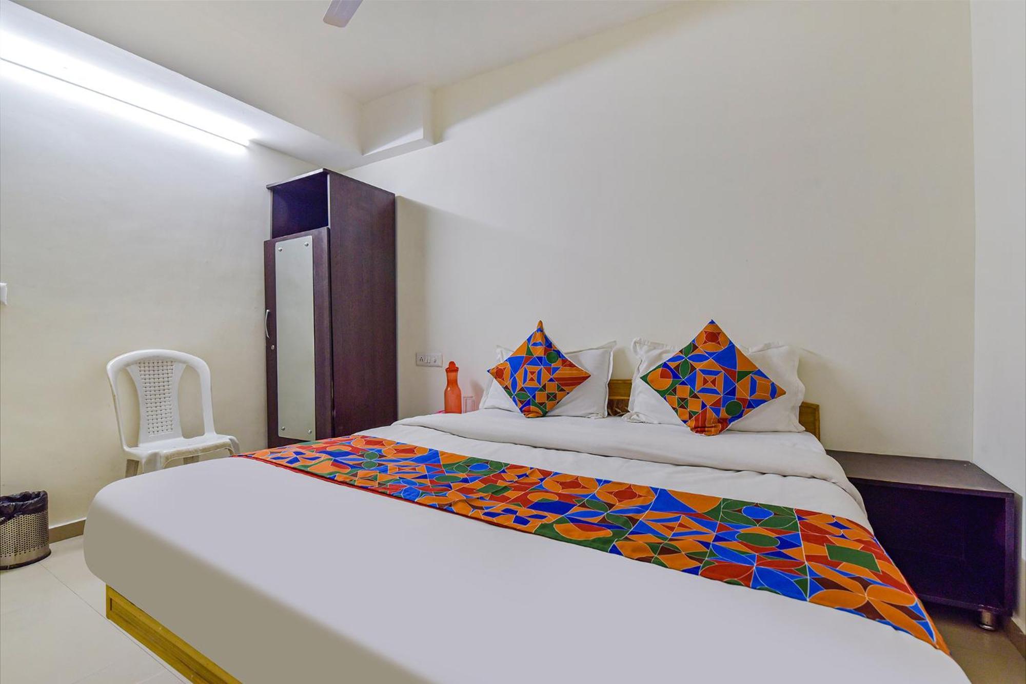 Hotel O Himalaya Inn Ахмедабад Екстер'єр фото