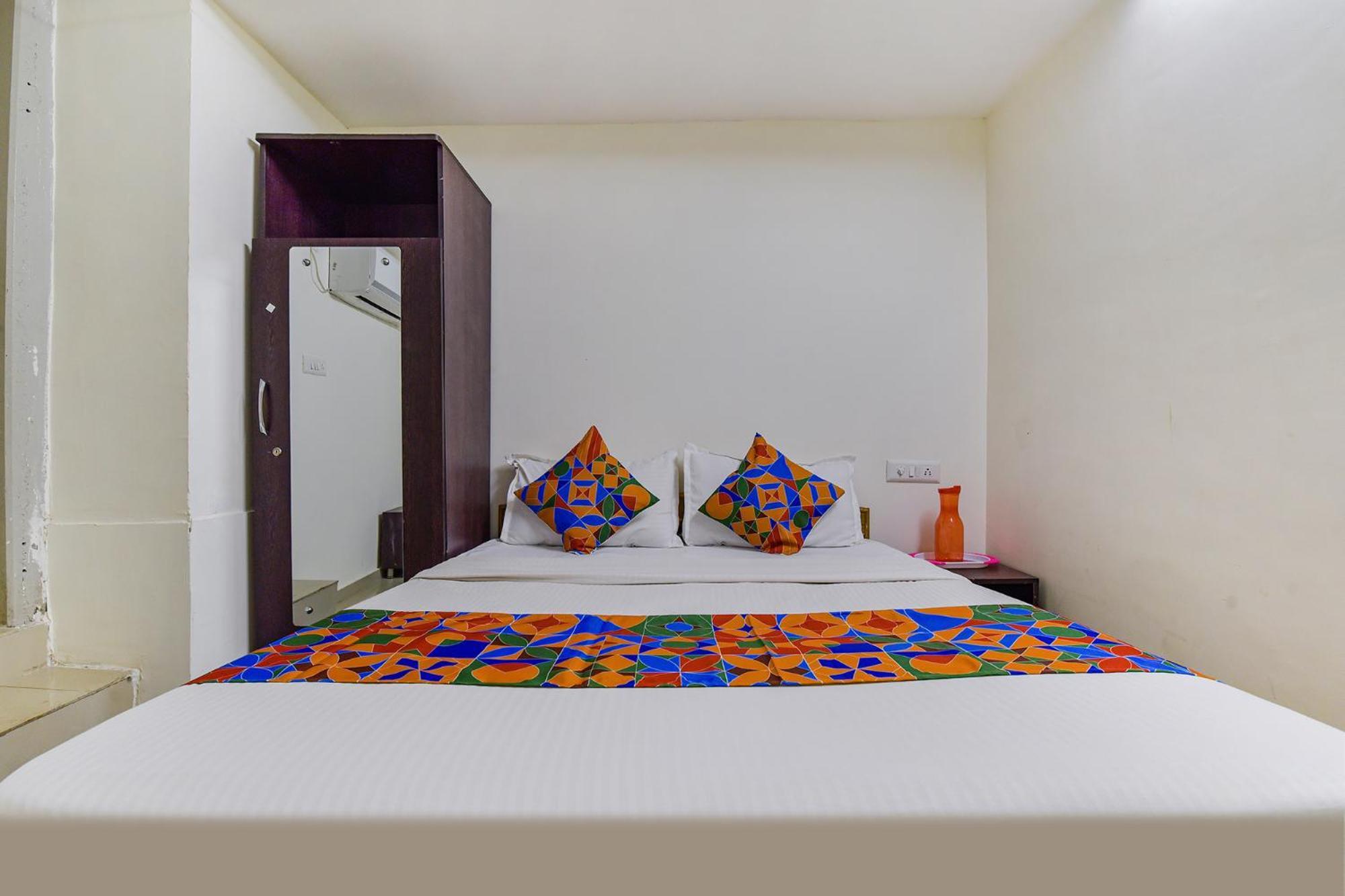 Hotel O Himalaya Inn Ахмедабад Екстер'єр фото
